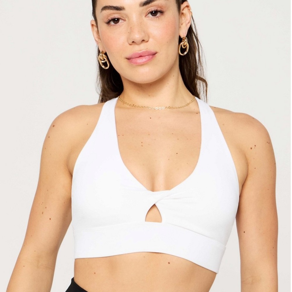 Oasis Twist Medium Impact Sports Bra